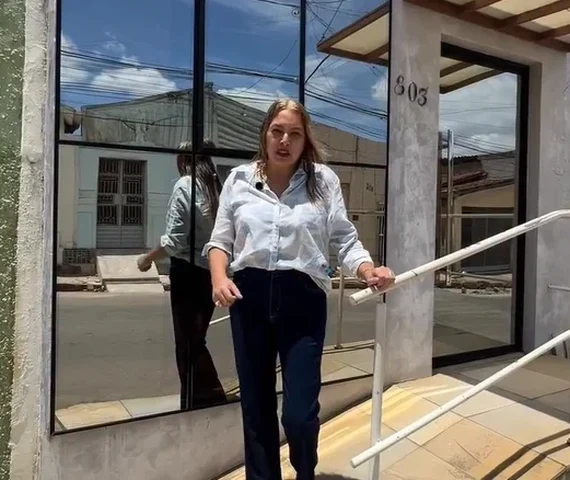 Em vídeo, vice-prefeita Sheila diz que não tem gabinete na prefeitura desde janeiro de 2025 e que prefeita e ainda exonerou todos seus servidores