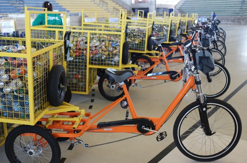 Sesi e Projeto Relix entregam Ciclolix a catadores de Alagoas