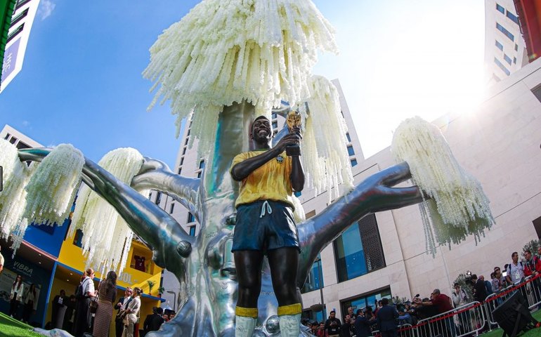 Três corações na camiseta do Brasil e o desejo de recuperação para o Rei Pelé
