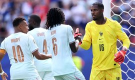 Jogadores franceses contra Noruega na Copa do Mundo - Foto: FIFA via Getty Images