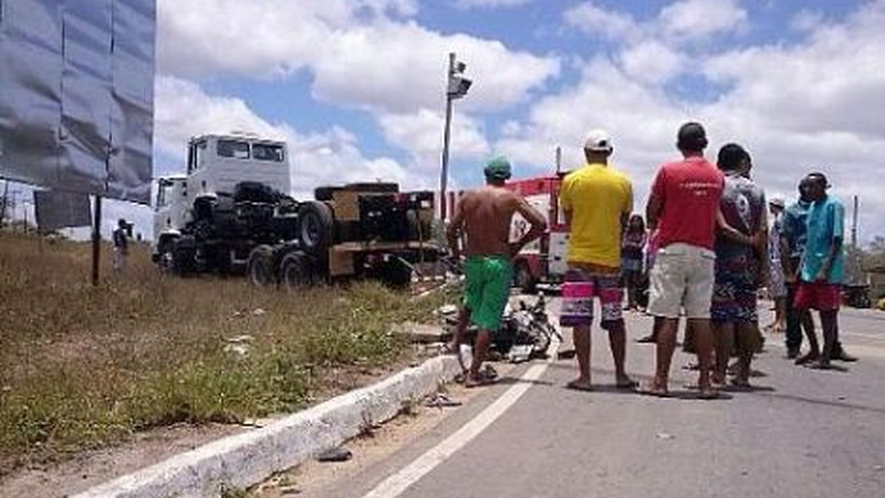 Mãe e filho morrem em colisão entre moto e carro em Inhapi