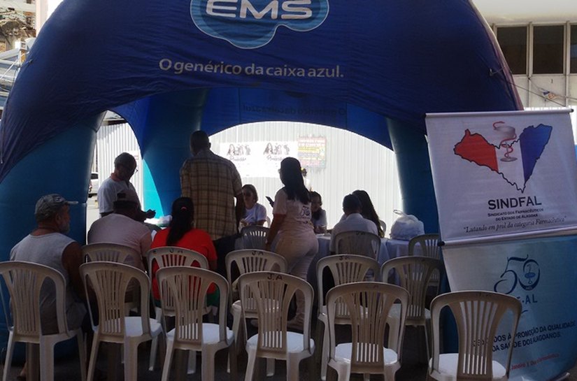Farmacêuticos atendem mais de 190 pessoas em ação no centro de Maceió