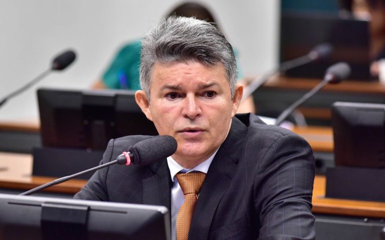 Comissão aprova estímulo à produção de madeira certificada em lotes da reforma agrária