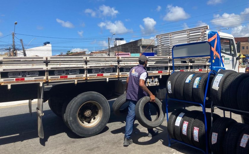 Vigilância Sanitária realiza ação de recolhimento de pneus em diversos bairros da capital