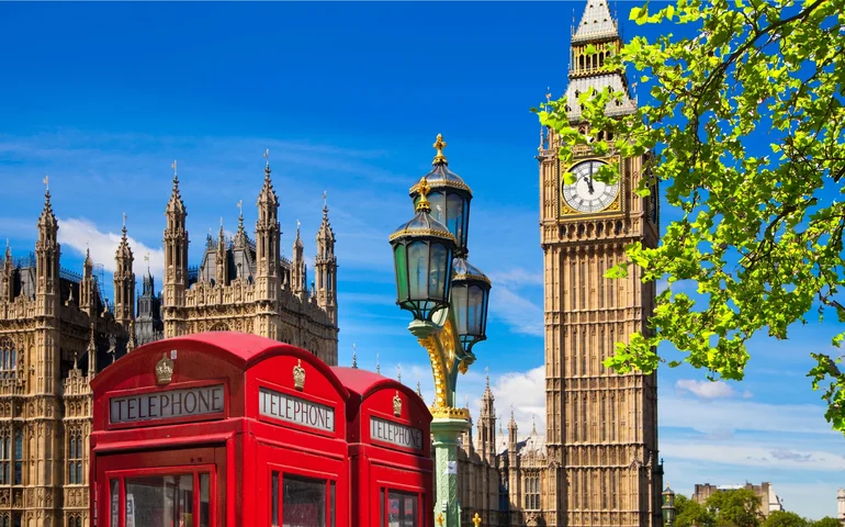 Como é estudar na 'escola dos famosos' em Londres, onde se formaram Amy Winehouse, Adele, Tom Holland e outros