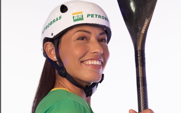 Ana Sátila se classifica para a semifinal no caiaque cross