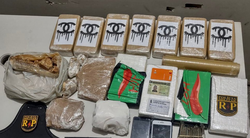 Mais de 15 quilos de drogas são apreendidos na Zona Oeste de Aracaju / Foto: Foto: BPRp/Divulgação