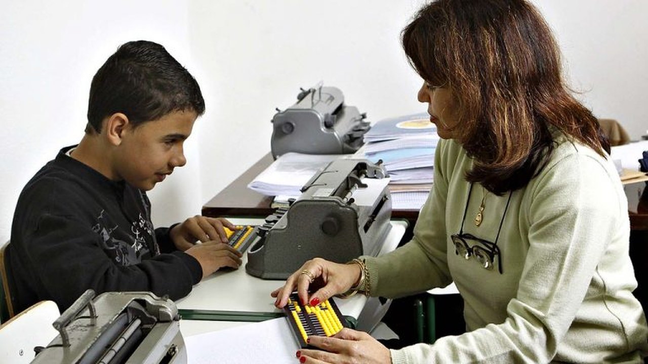 Comissão debate a garantia e a implementação da educação inclusiva