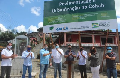 Prefeito de Santana do Mundaú assina ordem de serviço para urbanização e pavimentação da Cohab