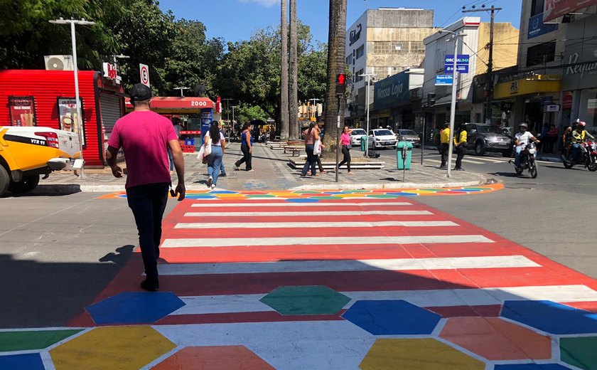 SMTT realiza intervenção urbanística em faixa de pedestres no Centro de Arapiraca