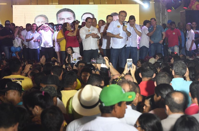Lançamento da campanha da coligação Avança Mais Alagoas reúne milhares em Arapiraca