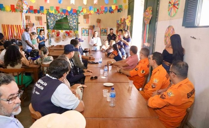 Prefeita Tia Júlia se reúne com equipe de segurança e organização para ajustes finais do FIPI