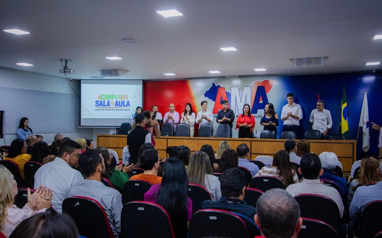 Secretaria de Educação assina a compra de merenda escolar de sete mil agricultores familiares