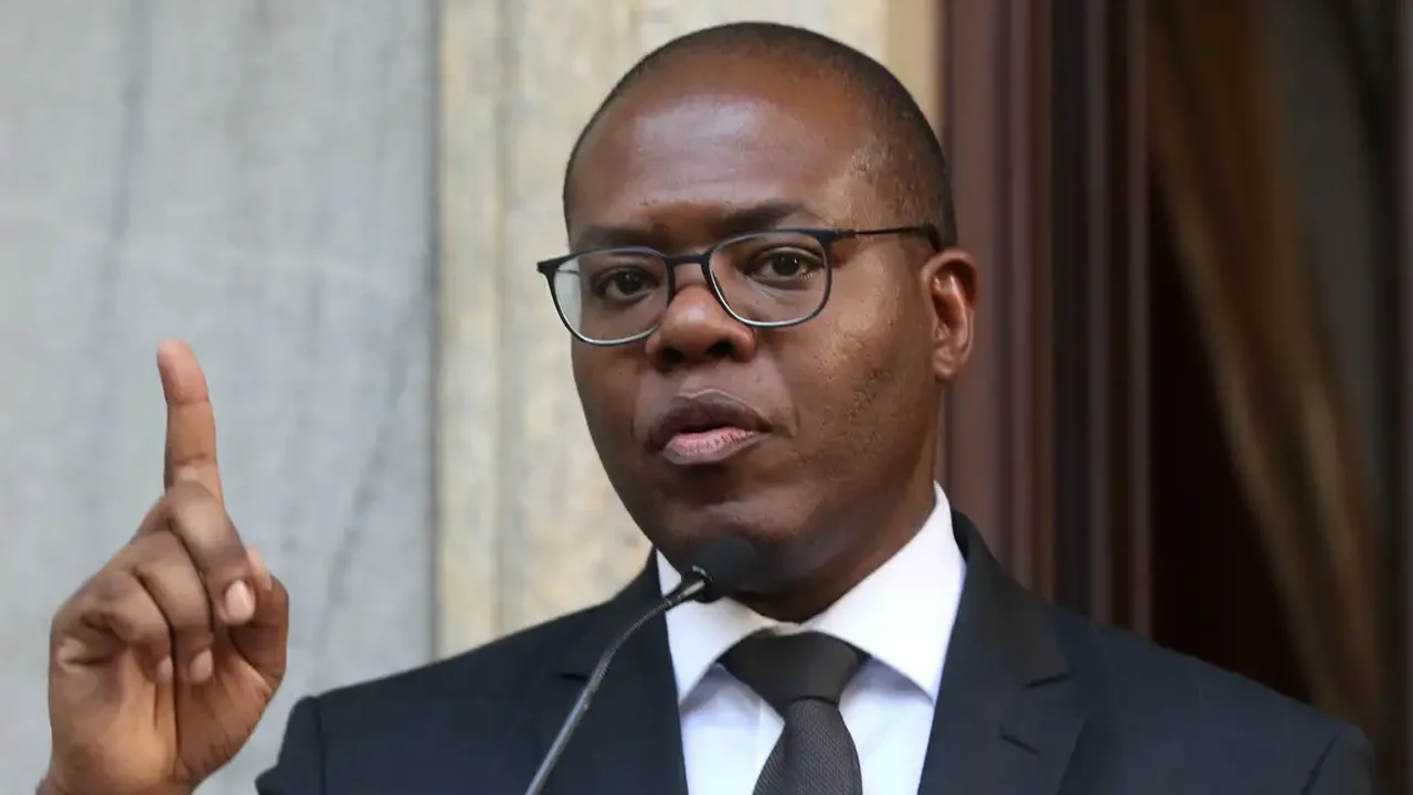 Homem é condenado por injúria racial contra ex-ministro Silvio Almeida