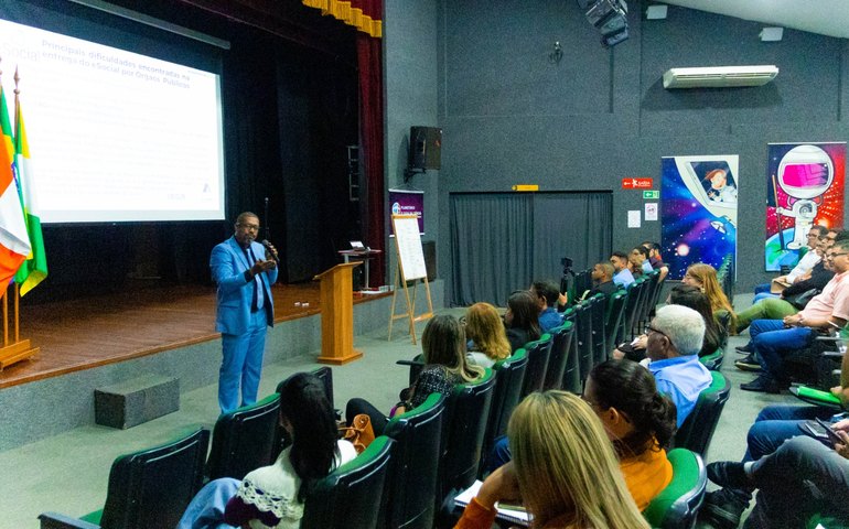 Prefeitura promove curso de capacitação em eSocial para servidores públicos e municípios convidados