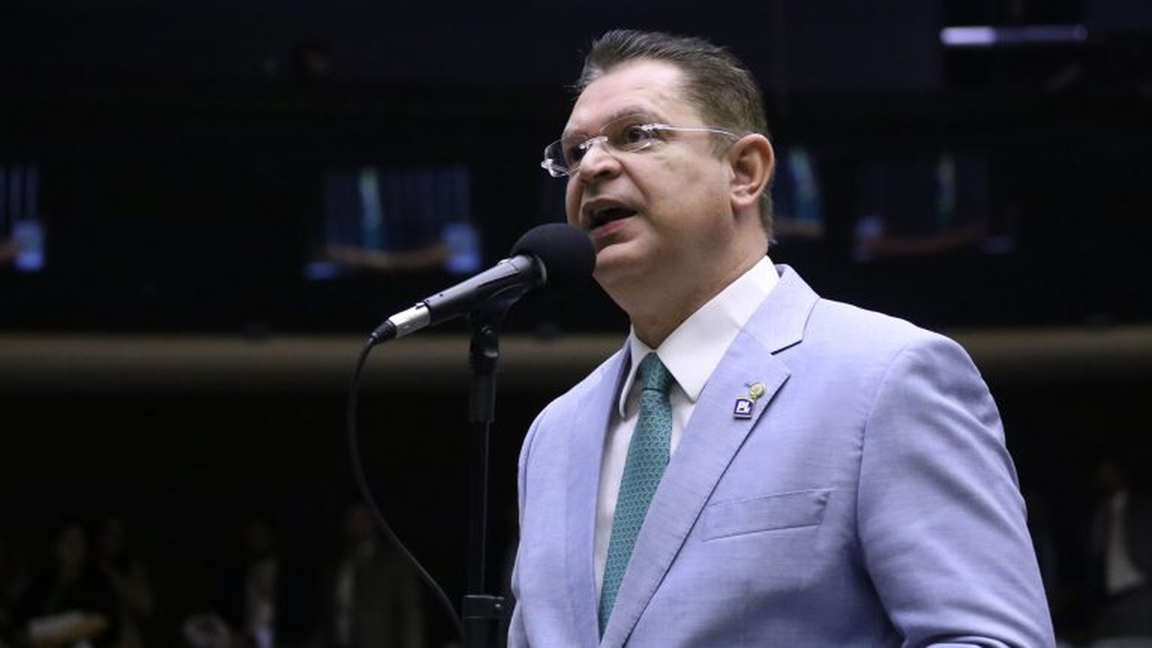 Sóstenes aciona embaixada dos EUA após decisão que mandou remover vídeo sobre PT, CV e PCC