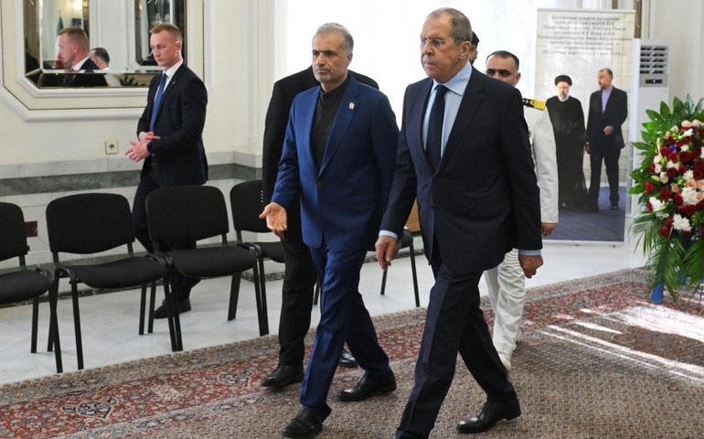 Tratado de parceria estratégica entre Irã e Rússia entra em vigor, afira embaixador à Sputnik