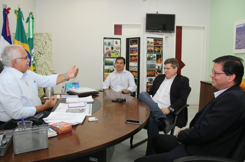 Prefeito de Arapiraca recebe diretor da Perícia Oficial e discute parcerias