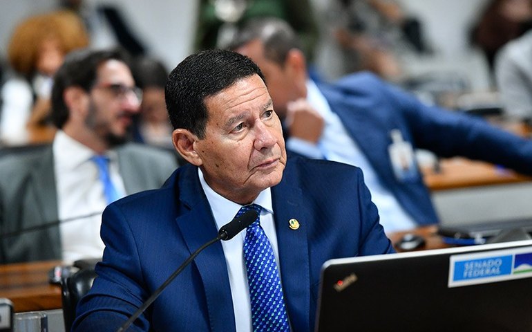 Comissão aprova renovação e outorga de dez rádios comunitárias