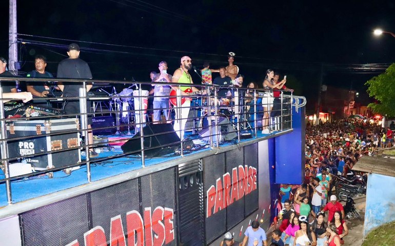 Mundaú Folia: Prefeitura encerra programação com grande arrastão e shows das bandas Nairê e Seeway