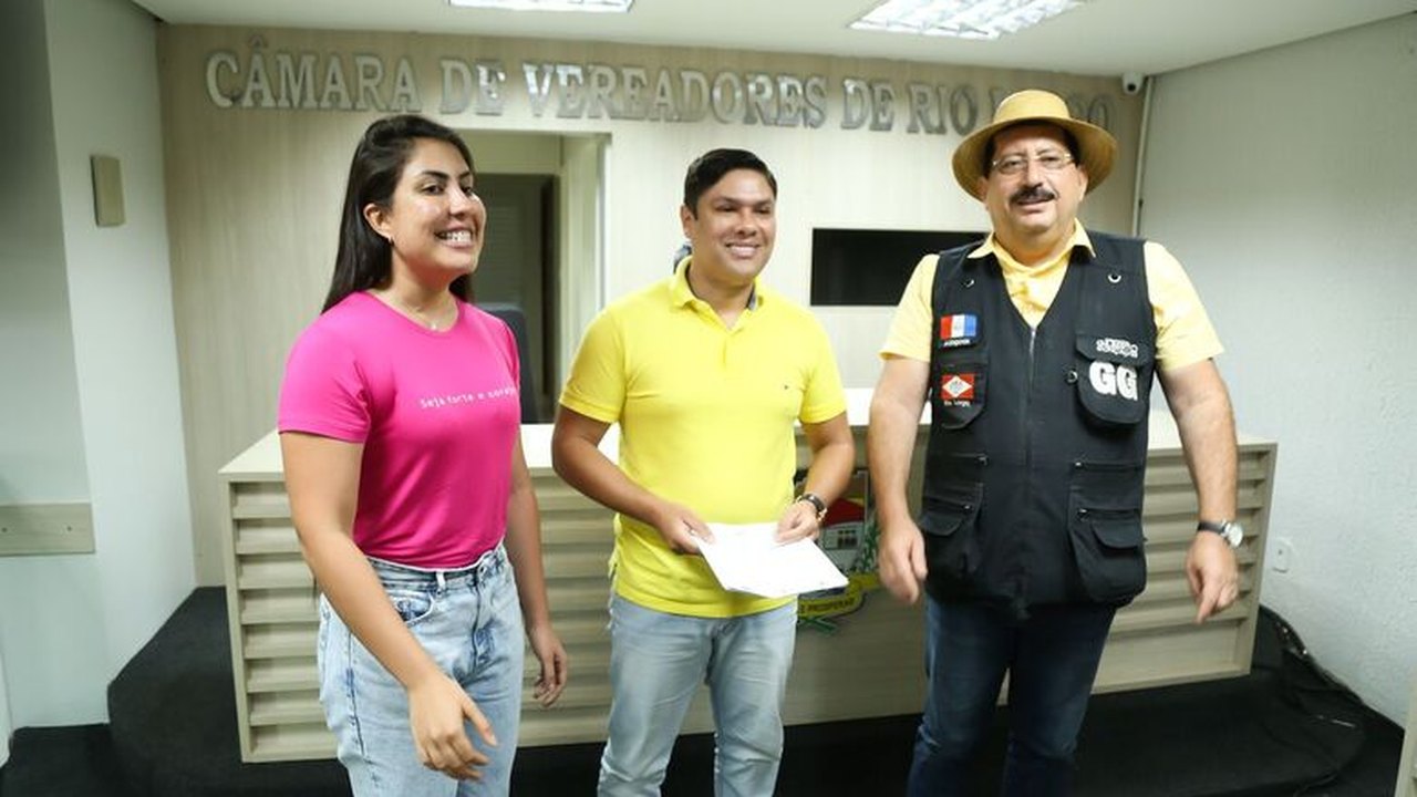 Secretária Gabriela e prefeito Gilberto Gonçalves assinam Projeto de Lei para pagamento do Rateio  dos servidores da educação de Rio Largo