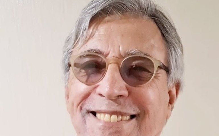 Ivan Lins mostra antigo cartão de químico industrial: 'Se uso, sou preso por charlatanismo'