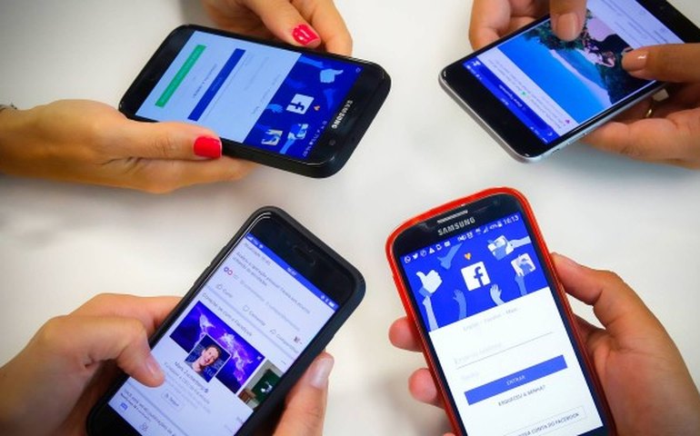 Vídeos de desafios na internet preocupam pais e especialistas