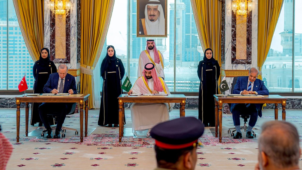 Acordo de Meca: Arábia Saudita, Turquia e Paquistão assinam pacto de defesa coletiva