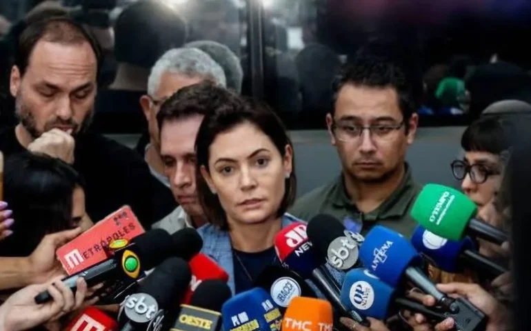 Michelle Bolsonaro é constrangida durante ato político bolsonarista