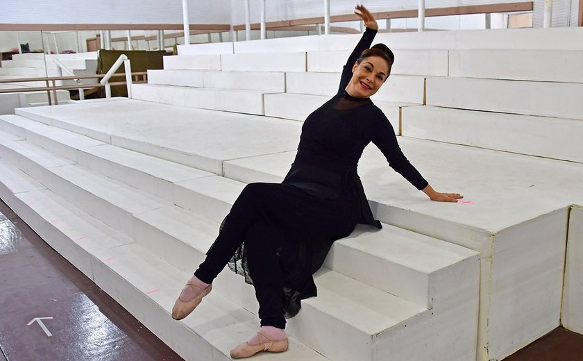 Ballet Maria Emília Clark apresenta ‘O Mar Quando Quebra na Praia’, dedicado ao escritor Carlito Lima