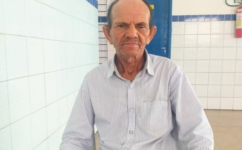 Assistência Social procura familiares de idoso acolhido em albergue após se perder