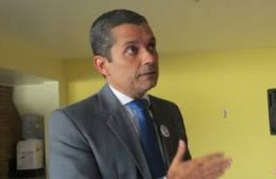 Fernando Falcão assume compromisso com jovem advogado