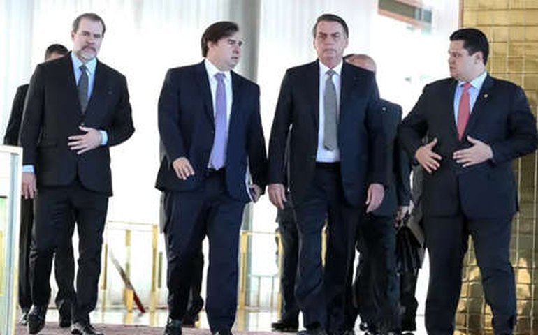 Bolsonaro a Toffoli, Maia e Alcolumbre: agradeço convivência que tivemos em 2019