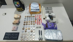 Drogas, munições e mais de R$ 7 mil são apreendidos dentro de casa em Aracaju / Foto: Foto: Polícia Militar/SE