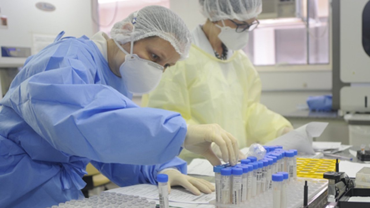 Carga com 726 mil testes para coronavírus chega a São Paulo