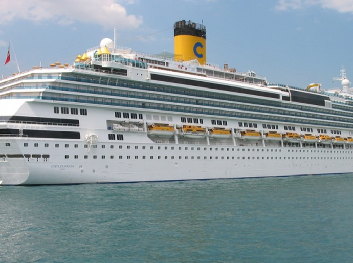 Navio Costa Favolosa traz mais de três mil pessoas a Maceió