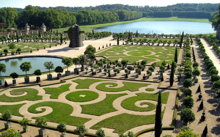 Maroon 5, Palácio de Versalhes e Chanel: casamento deslumbrante de 'desconhecida' viraliza