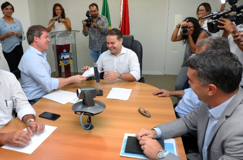 Governador e ministro do Turismo anunciam obras de infraestrutura turística em AL