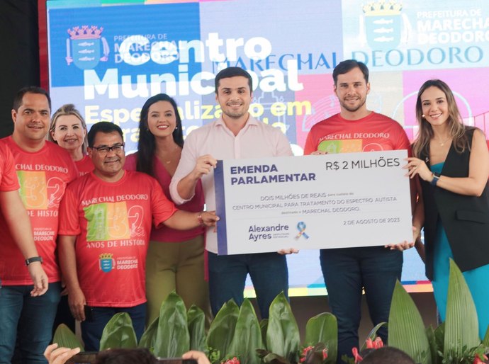 Alexandre Ayres garante R$ 2 milhões em emendas parlamentares para tratamento de autistas