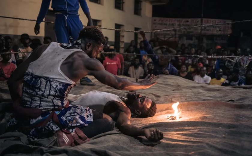 Com seios nus e magia, 'luta livre vodu' tenta quebrar tabus na República Democrática do Congo