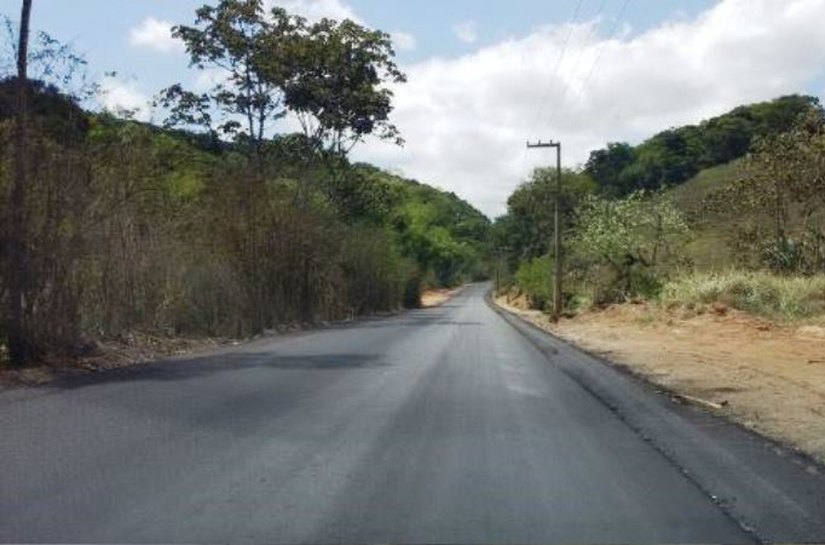 Após restauração de 4 km, rodovia AL-430 passa por limpeza para receber sinalização