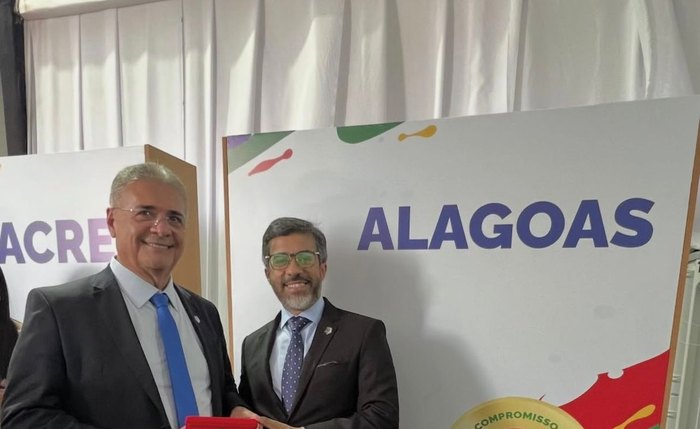 Premiação foi entre ao prefeito George Clemente e ao secretário Álvaro Leiva