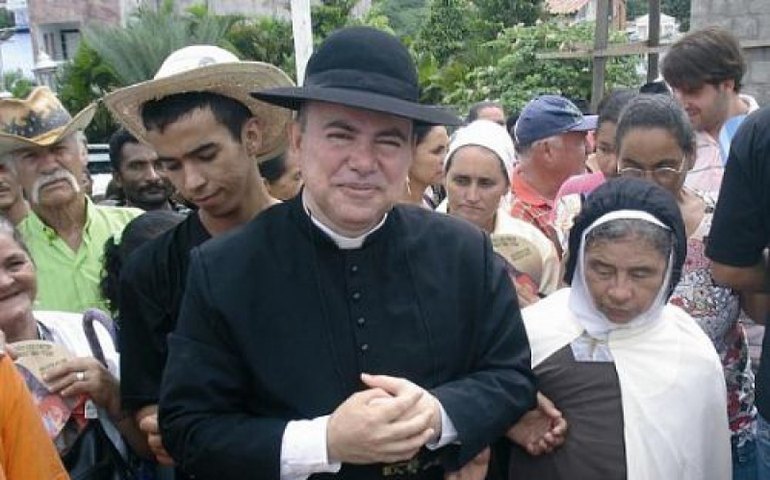 Mata Grande: Romaria de Padre Sizo atrai milhares de fieis no sertão