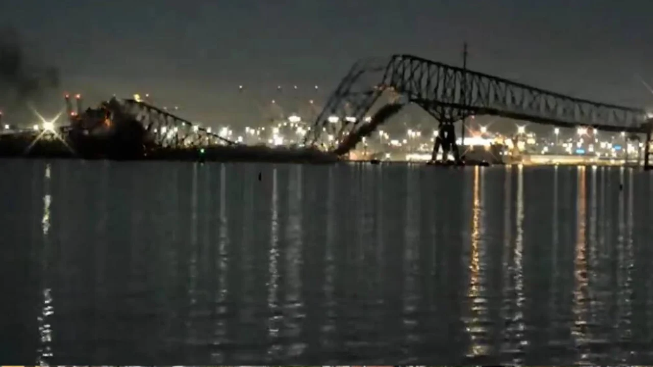 Megaoperação vai retirar hoje navio que bateu em ponte de Baltimore, nos EUA, após dois meses de bloqueio marítimo