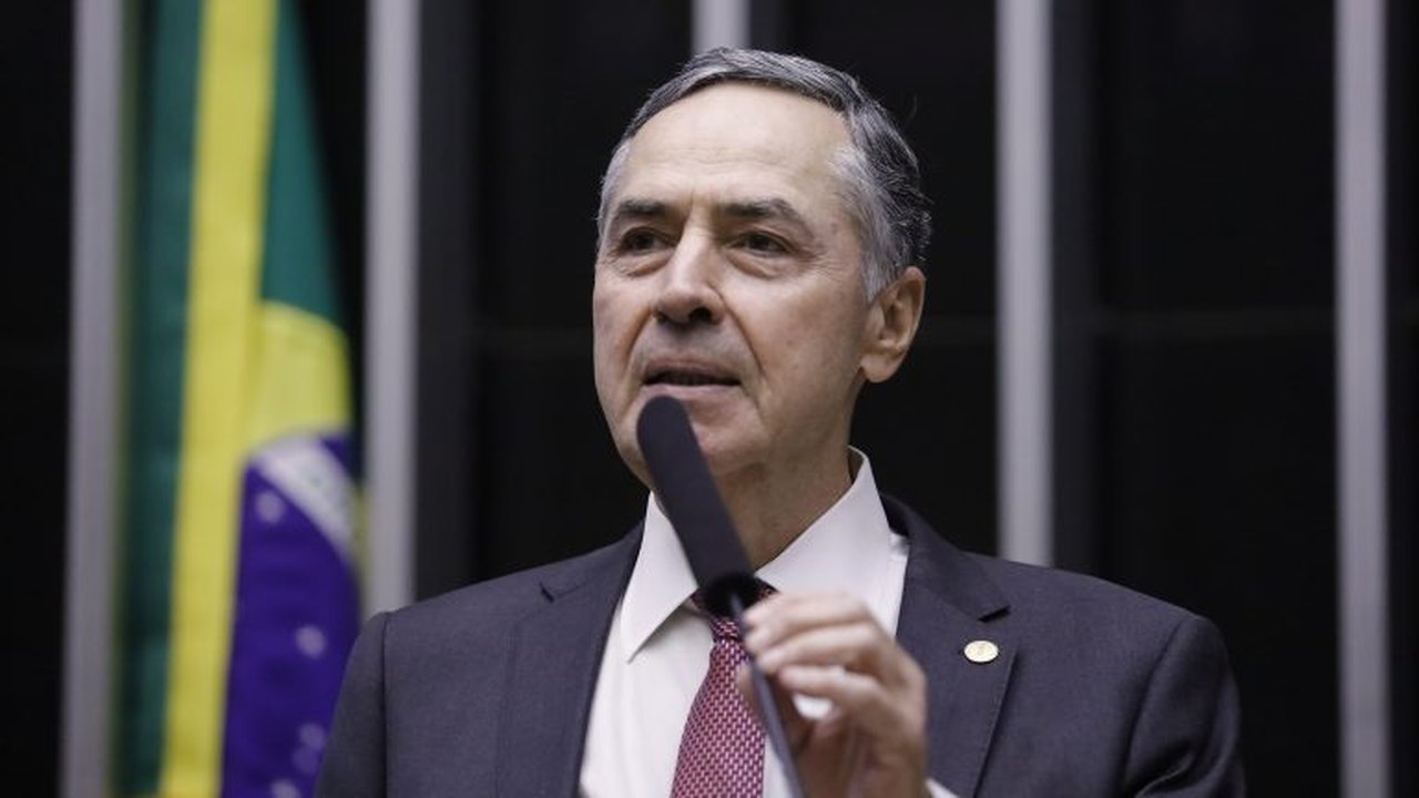 Barroso tem melhora, mas segue internado em Brasília após passar mal