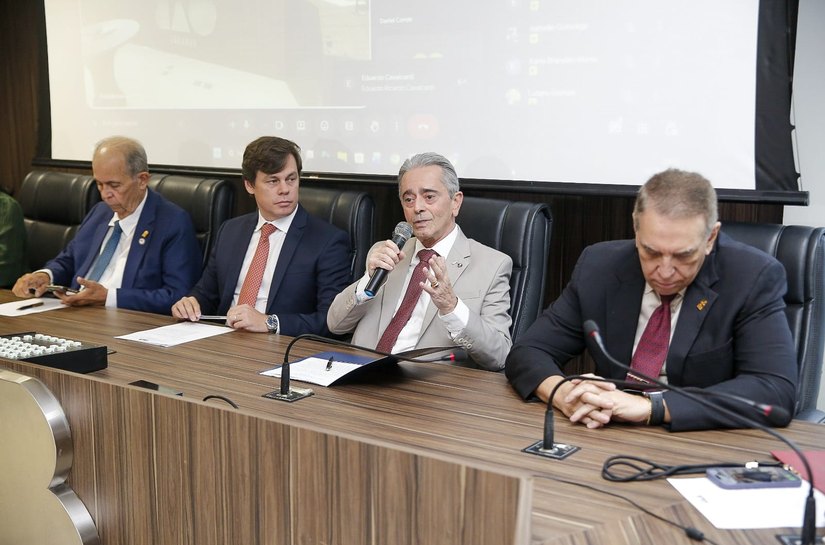 Presidente Fábio Bittencourt prestigia lançamento de nova tabela de honorários advocatícios