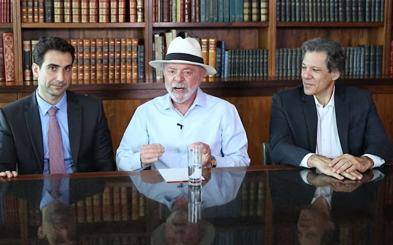 Lula promete não interferir no Banco Central