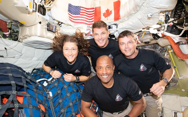 Astronautas da Ártemis II seguem a tradição da Apollo de nomear as características lunares em homenagem aos entes queridos