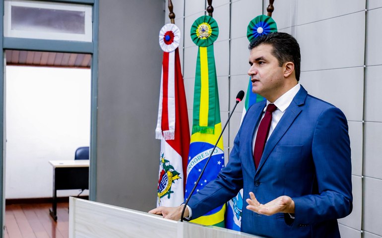 Rui Palmeira denuncia risco a aposentados após investimento de R$100 milhões do IPREV no Banco Master