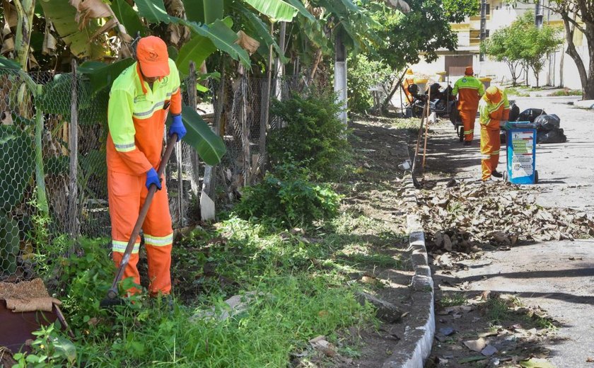 Prefeitura de Maceió leva mutirão de limpeza ao Pinheiro e Mutange